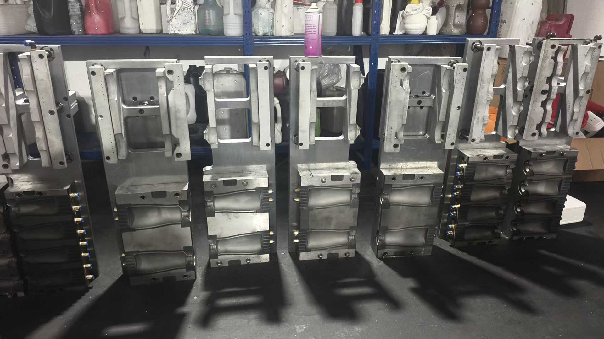 Hollow Extrusion Mold Manufacturers for Blow Molding Machines – A Complete Guide