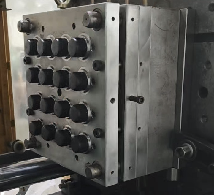 High-Efficiency 38mm Oil Cap Mould with 16-Chamber Hot Runner System by BOXIANG