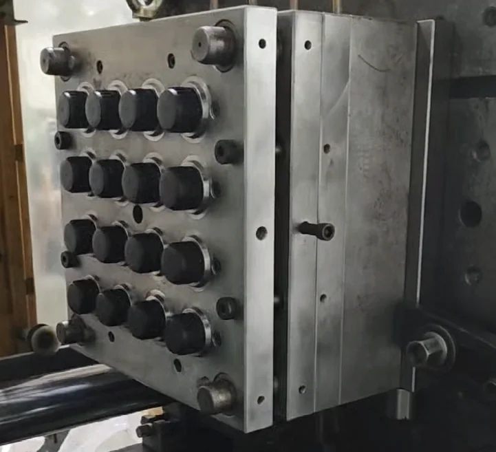 High-Efficiency 38mm Oil Cap Mould with 16-Chamber Hot Runner System by BOXIANG