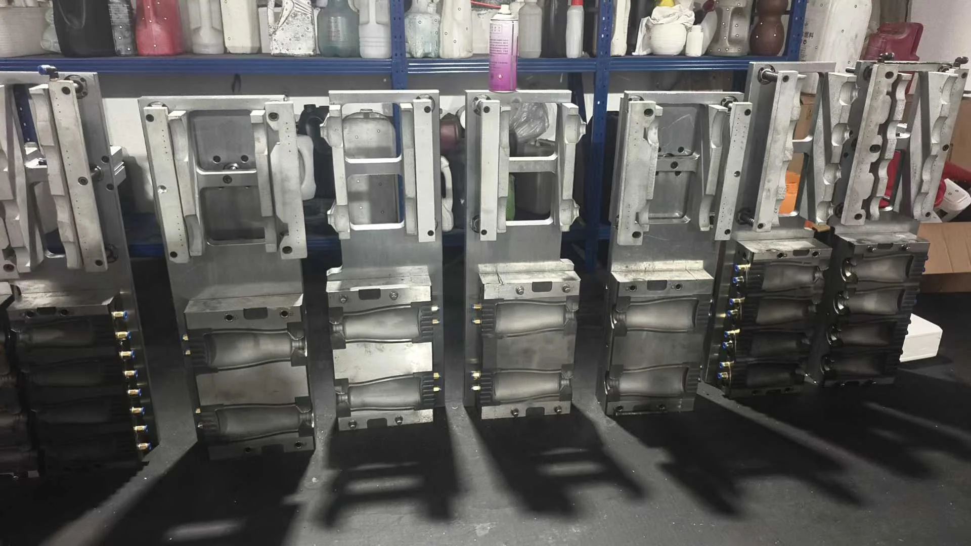 Hollow Extrusion Mold Manufacturers for Blow Molding Machines – A Complete Guide