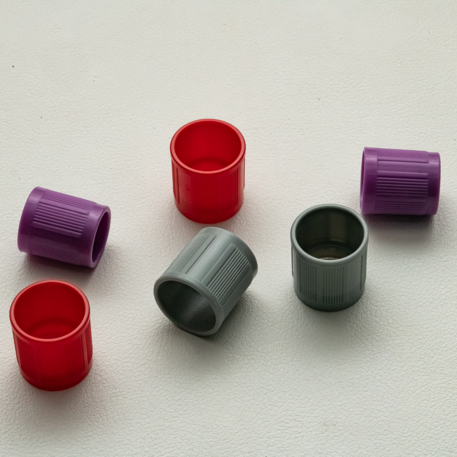 Flip top cap