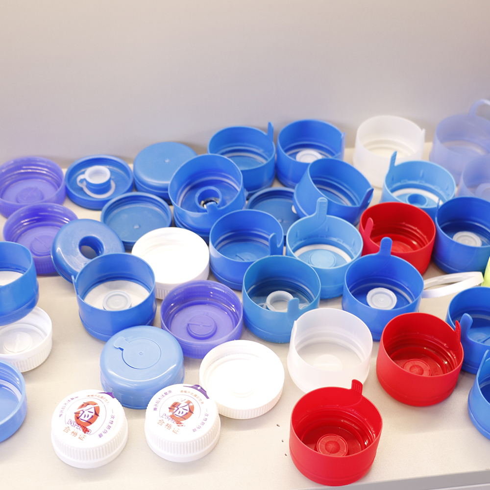 Lightweight water cap sample